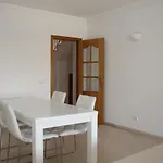 V2 Aa Vila *